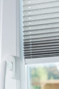 Blöcker Cosiflor Plissee grau Küche